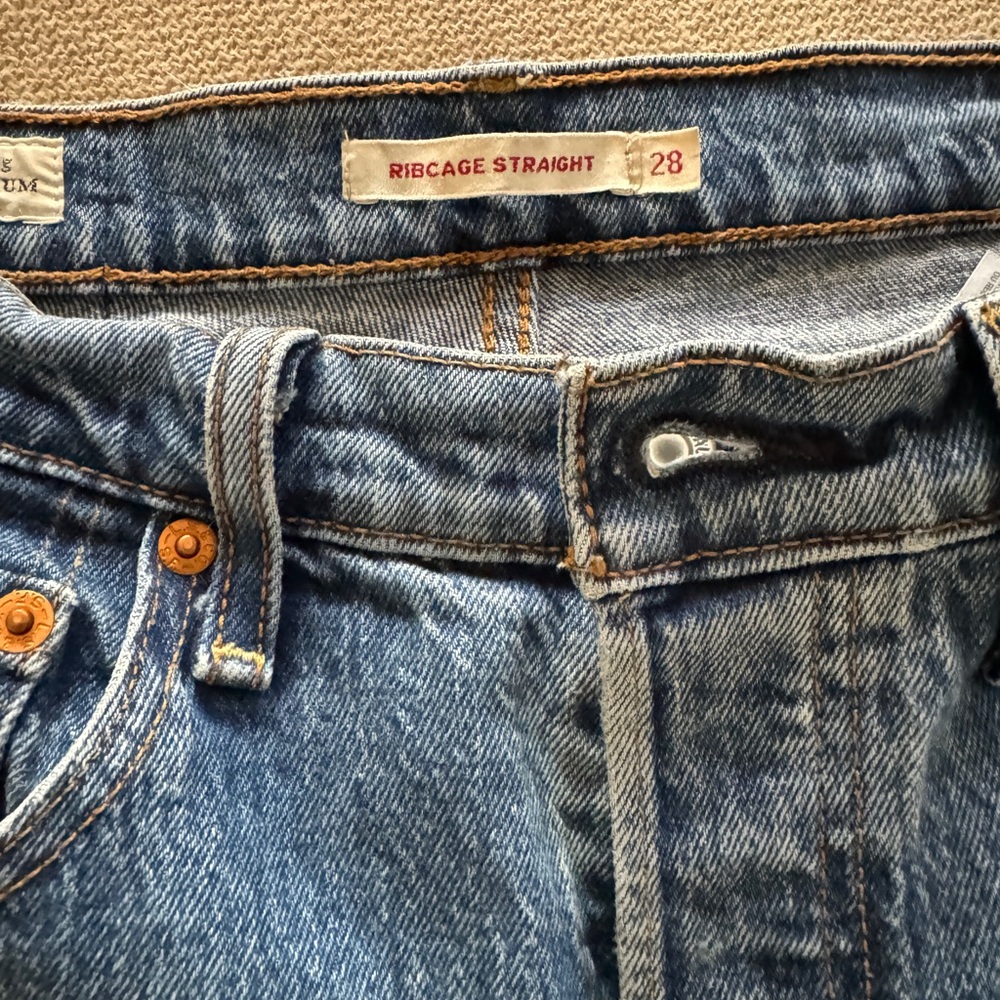Levi’s Ribcage Straight Jeans 💙 - Picture 4 of 5